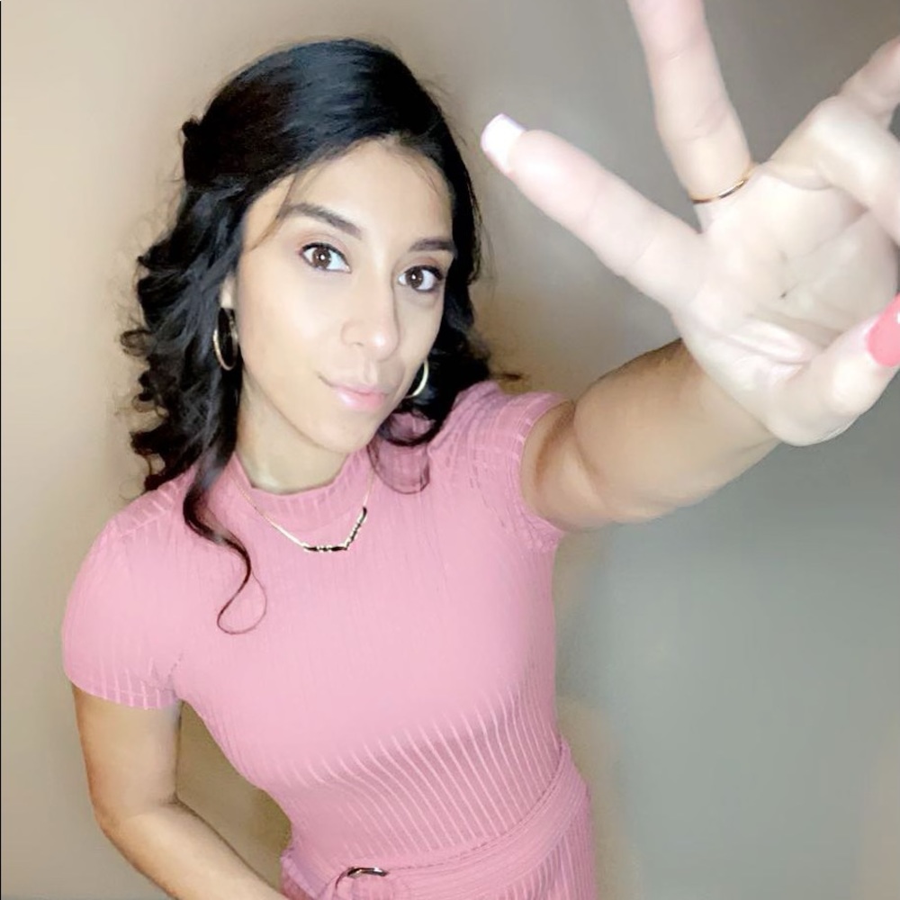 Meet your Posher, Alejandra